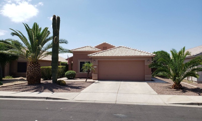 Summer Field House | Beautiful Home with Private Pool and Tiki Bar. Close to Everything!