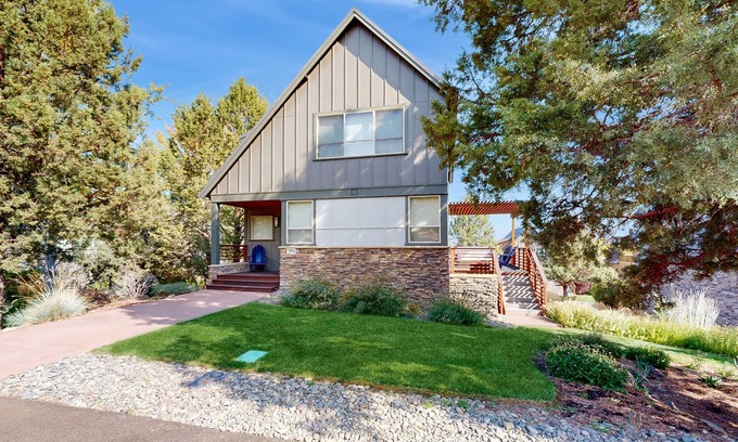 Redmond House | Beautiful home with resort amenities, Hot Tub, WiFi, fireplace, patio, and A/C