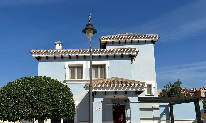 Torre-Pacheco Villa | Beautiful homely Villa with Pool, air con and Wi-Fi on Mar Menor Golf Resort.
