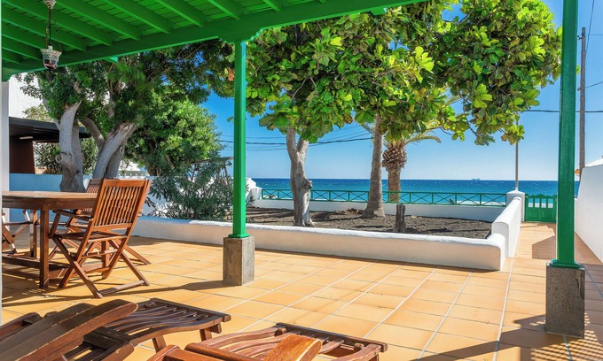 Playa Honda House | Beautiful House by the Sea with Large Patio, Garden, Sea Views and Wi-Fi