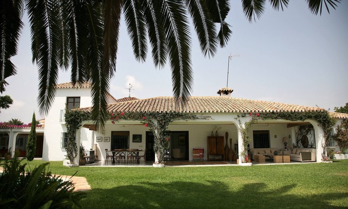 Estepona Villa | Beautiful house in Guadalmina Baja, overlooking the river and golf 800m from the beach