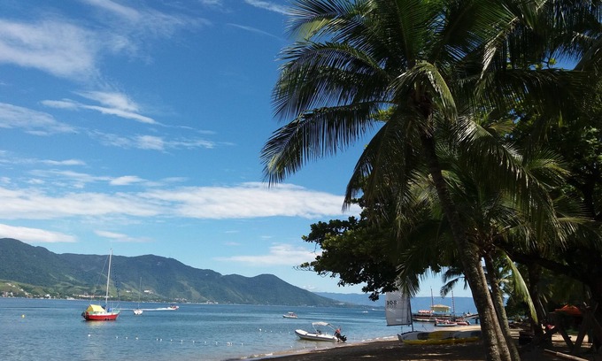 Pereque House | Beautiful House Facing the sea. 4 Suites!