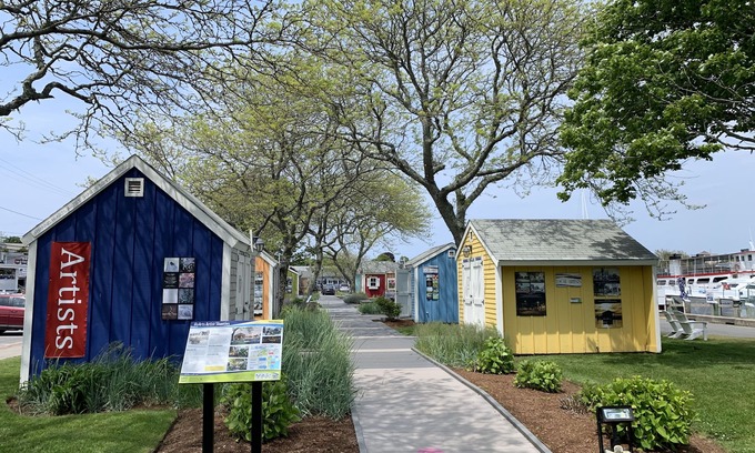 Hyannis House | Beautiful House in Hyannis Harbor! Perfect Location & Beach Pass!