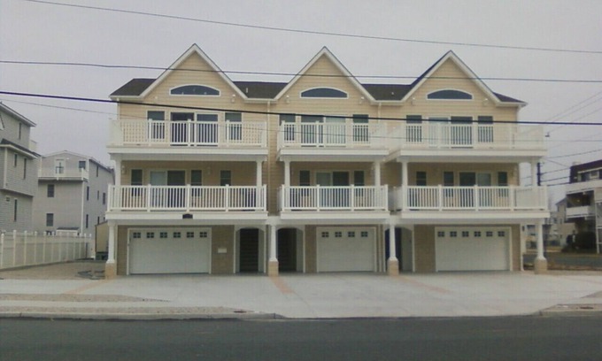 Sea Isle City House | Beautiful House.Perfect Location. 3 night minimum for August 17-31
