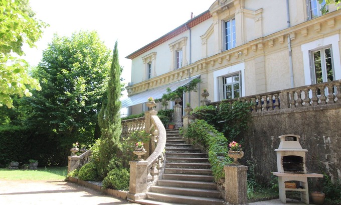 Brujas House | Beautiful house with big flowery park.