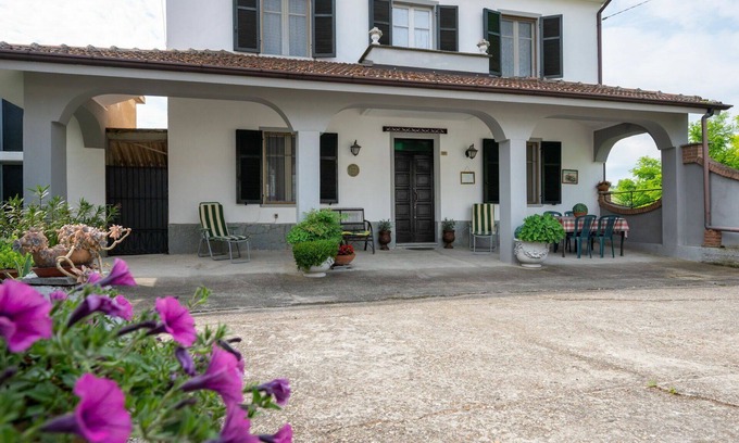 Vigliano d'Asti House | Beautiful private villa for 6 guests with terrace and pets allowed