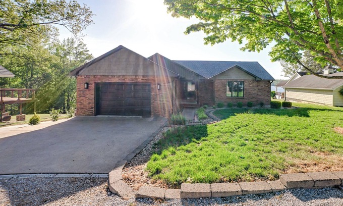 New Concord House | Beautiful Kentucky Lake Getaway w/Dock & Deck!