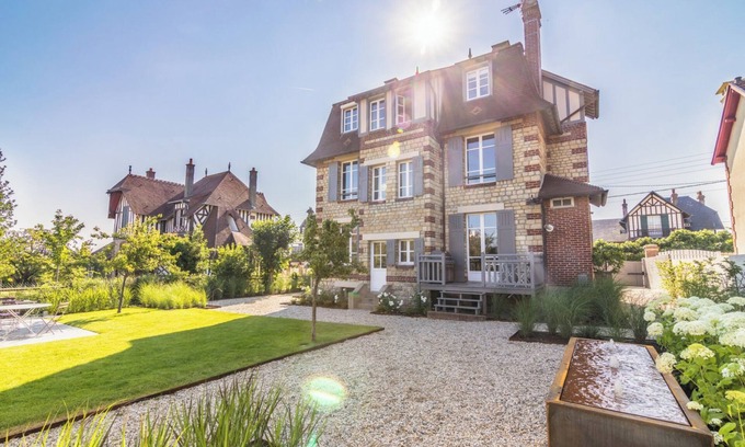 Villers-sur-Mer Villa | Beautiful listed Norman villa close to Deauville with landscaped garden