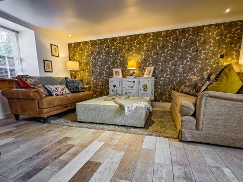 Birnam Apartment | Beautiful Listed Flat with Private Garden, Birnam