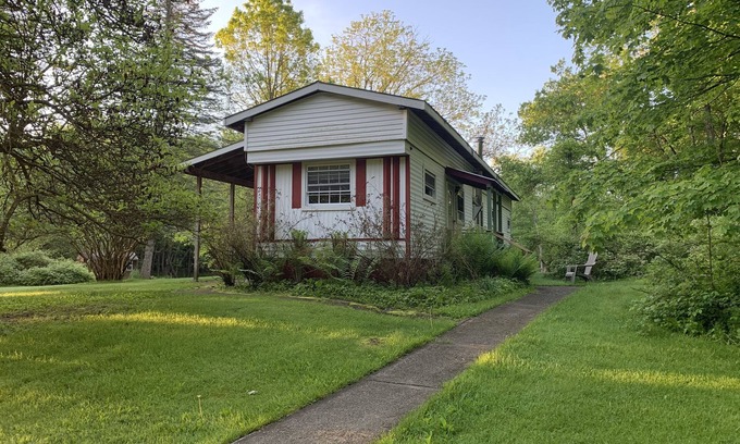 Jeffersonville House | Beautiful lodge house on 5 acres 2.5 miles from Bethel woods and Casinos