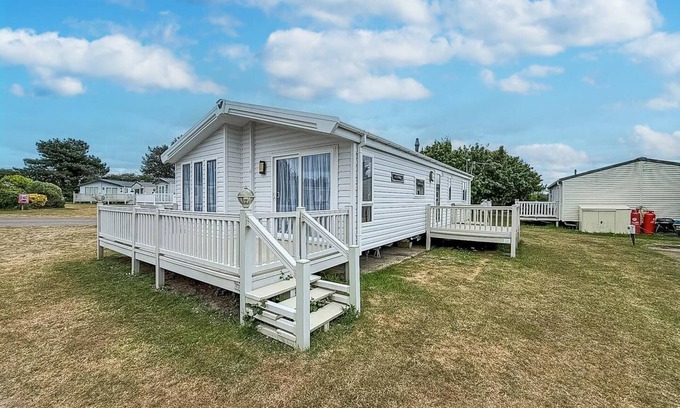 Hopton Cabin | Beautiful lodge with decking in Norfolk, at Breydon Water Park ref 10045B