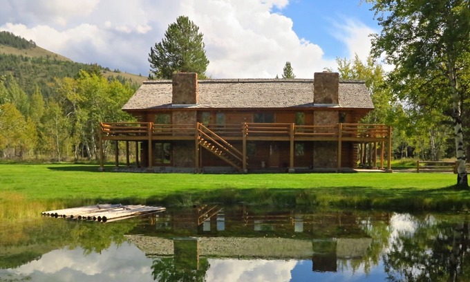 John Dodge House | Beautiful log cabin on 4 acres of private wilderness with stunning mountain view