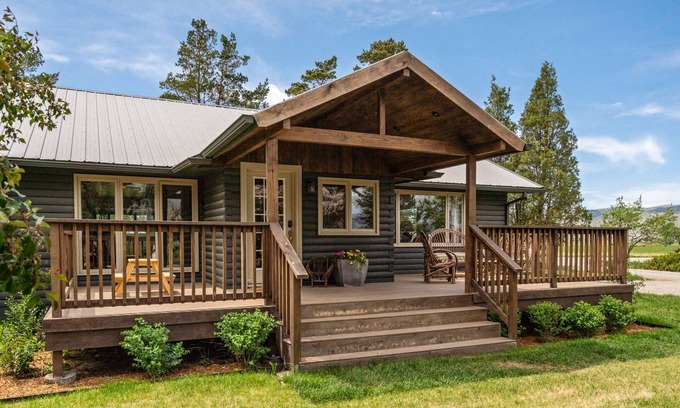 Livingston Other | Beautiful Log Farmhouse in Paradise Valley, Montana