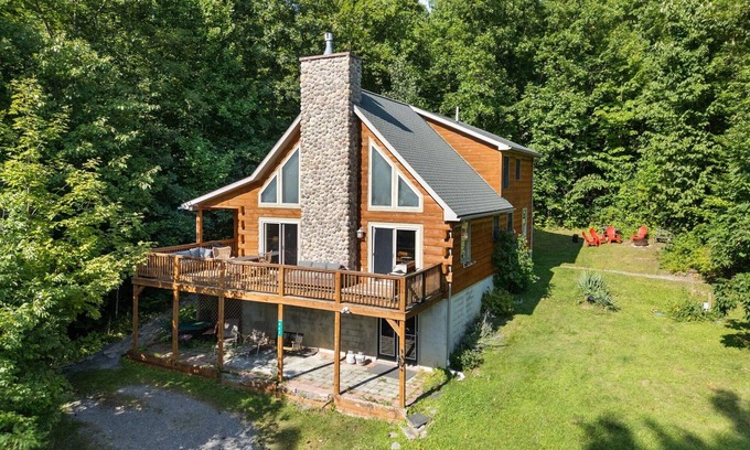 Auburn House | Beautiful Log Home, Lake side.
