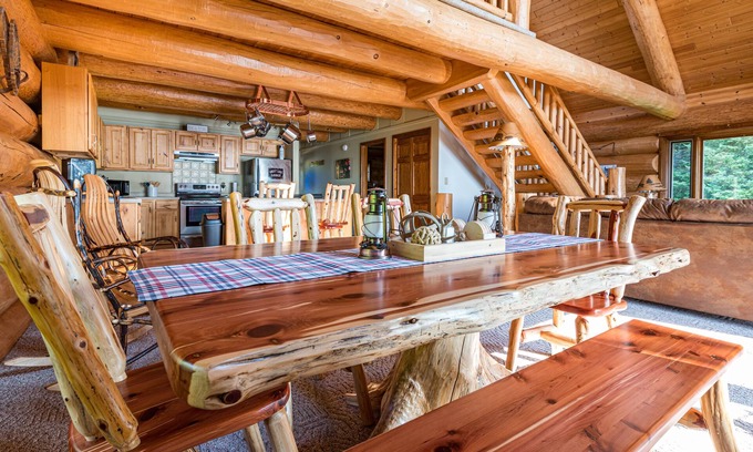 Bark River Cabin | Beautiful Log Home on Lake Michigan - Only 15 minutes from Escanaba