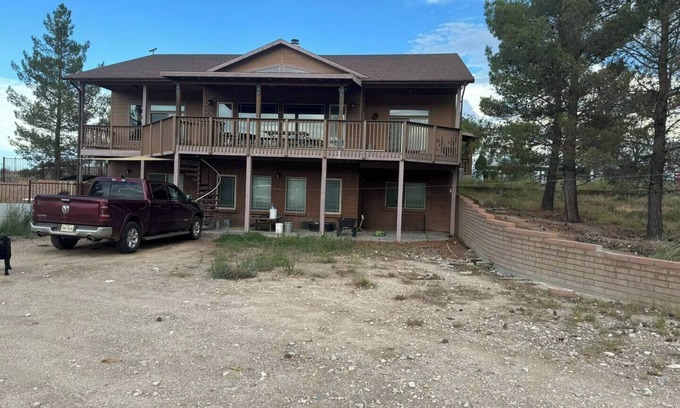 Pearce House | Beautiful, luxury house on gated 10 acres. Quiet and serence.