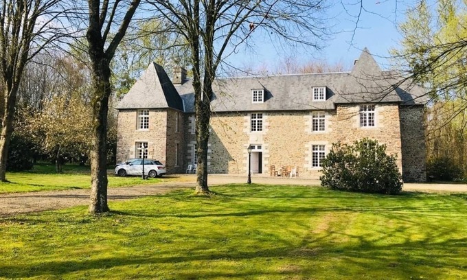 Moyon-Villages House | Beautiful manor house set in its own woodland.