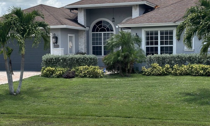 Port Saint Lucie House | Beautiful modern home that offers 5 bedrooms and 3 bathroom’s over 2900 sq ft