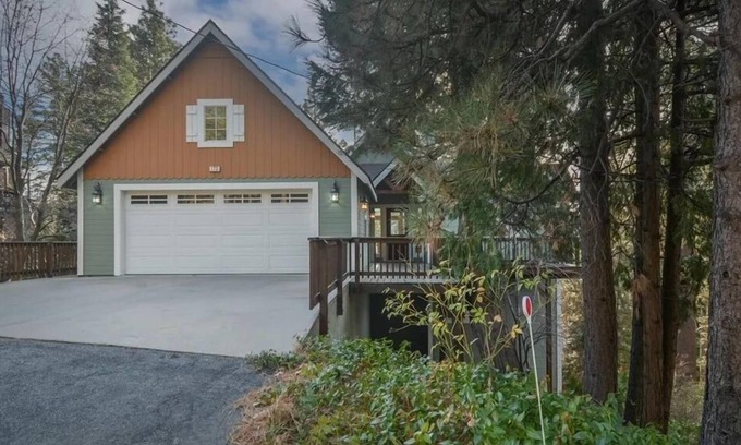 Blue Jay Ski Chalet | Beautiful mountain chalet! Close to Arrowhead village and the lake.