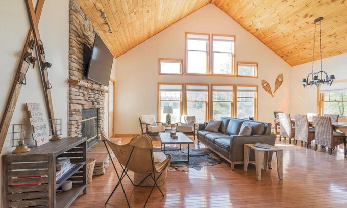 Hunter House | Beautiful mountain home with gorgeous meadow views