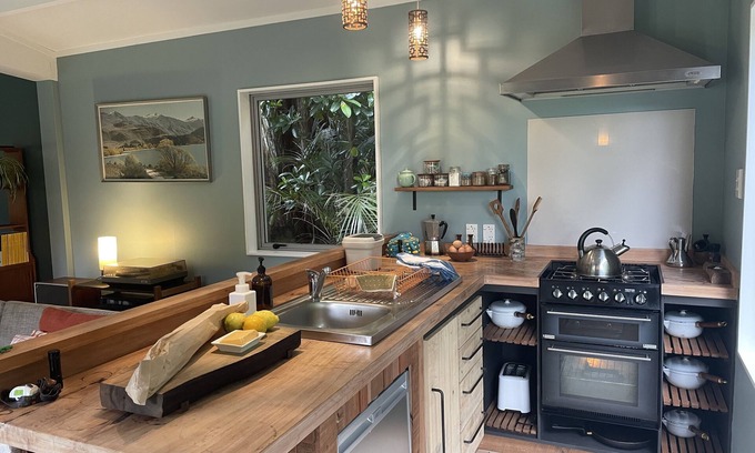 Matakana Cottage | Beautiful native bush retreat