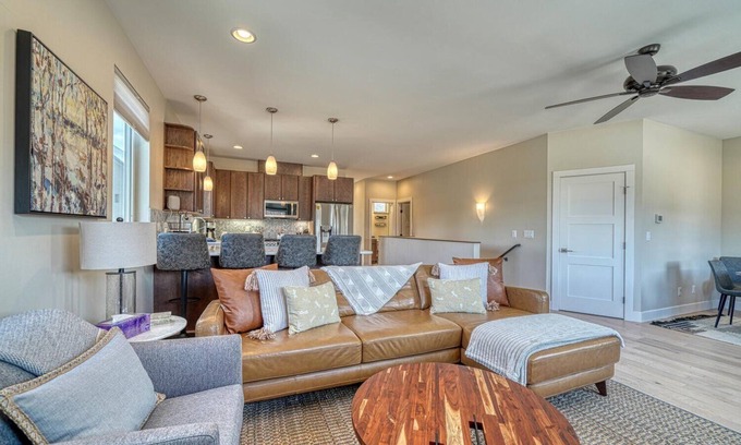 Salida House | Beautiful New Townhome in Downtown Salida