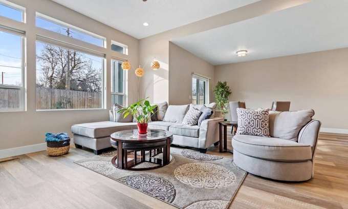 Boise Bench House | Beautiful new upscale Boise Bench home!