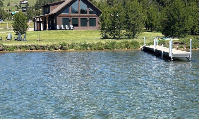 Georgetown Cabin | Beautiful New Waterfront Cabin with Sauna!