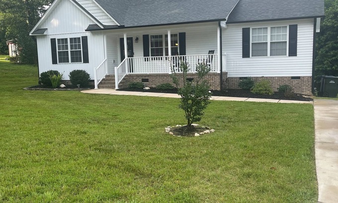 Jamestown House | Beautiful, Newer Jamestown 3 Bedroom House