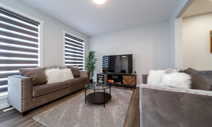 North Central Edmonton House | Beautiful Newly Built House - Downtown Edmonton