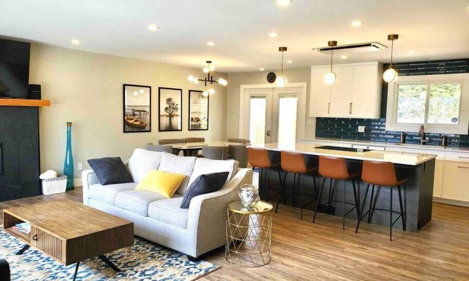 Regional District of Nanaimo Apartment | Beautiful Newly Renovated 2-Bedroom House