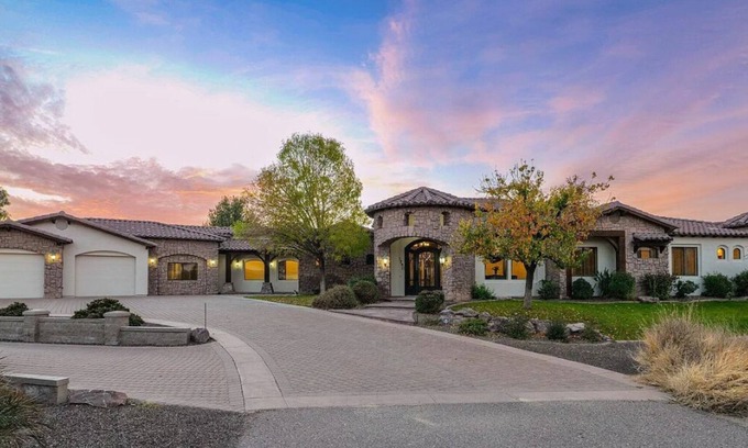 Gilbert House | Beautiful oasis with pool, pickleball courts, putting green, 13’ theatre screen