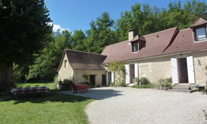 Coulaures House | BEAUTIFUL PERIGOURDIN HOUSE 12 people 6 bedrooms PRIVATE SWIMMING POOL AT THE END OF A FOREST