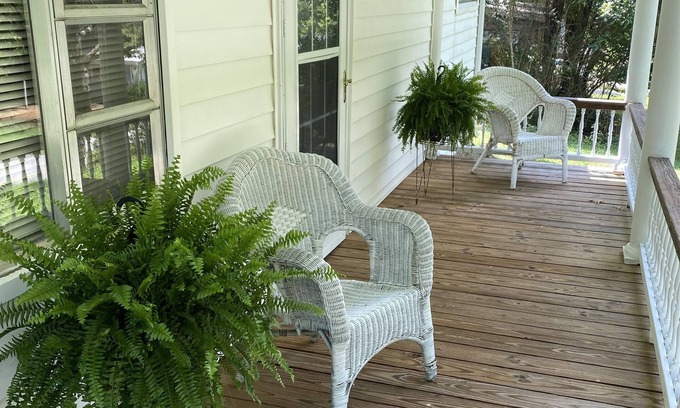 Bryson City House | Beautiful pet friendly house 2 minute drive Smoky Mountain Railroad & downtown