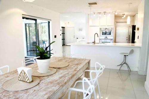 Cooper City House | BEAUTIFUL POOL HOME 2 beds 1 Bath FT LAUDERDALE,MIAMI
