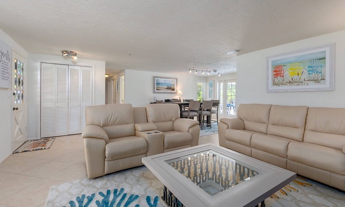 Sarasota House | Beautiful Pool Home minutes from Siesta Key Beach and siesta village.