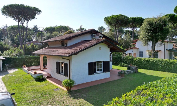 Ronchi Villa | Beautiful private villa for 8 people with A/C, WIFI, TV and pets allowed, close to Forte Dei Marmi