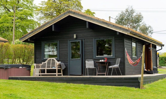 Brazzacott House | Beautiful private villa with WIFI, hot tub, TV, terrace, pets allowed and panoramic view