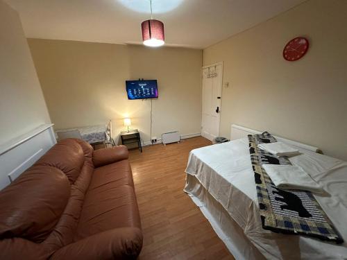 Bethnal Green Apartment | Beautiful private Double Room in a shared 3-bedroom apartment minutes walk from Bethnal Green