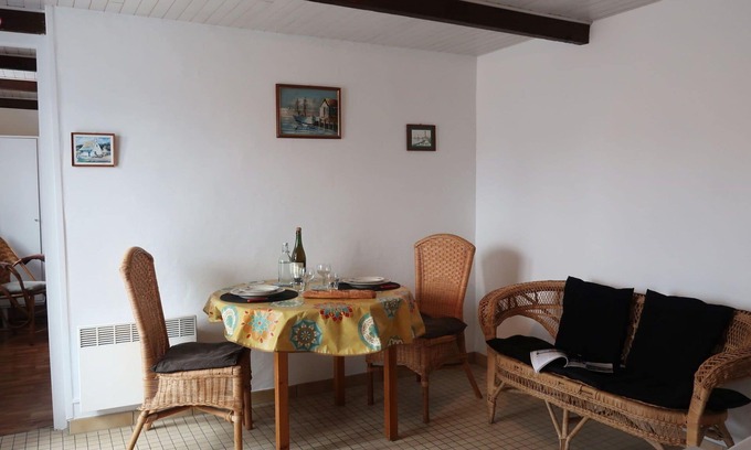 Plounevez-Lochrist House | Beautiful private villa for 2 people with pets allowed and parking