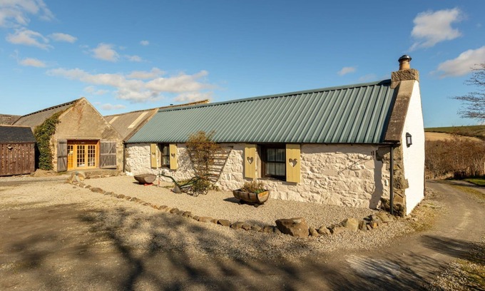 Aberchirder House | Beautiful private villa for 2 people with WIFI and parking