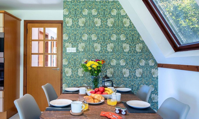 South Laggan House | Beautiful private villa for 4 people with WIFI, TV, terrace, pets allowed and panoramic view