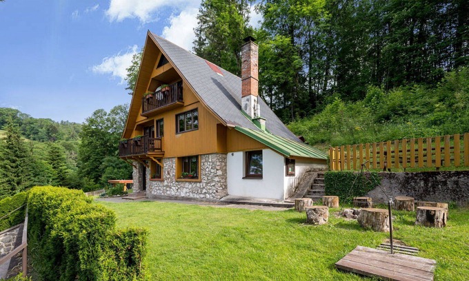 Benecko House | Beautiful private villa for 6 people with WIFI, TV, patio, pets allowed and panoramic view