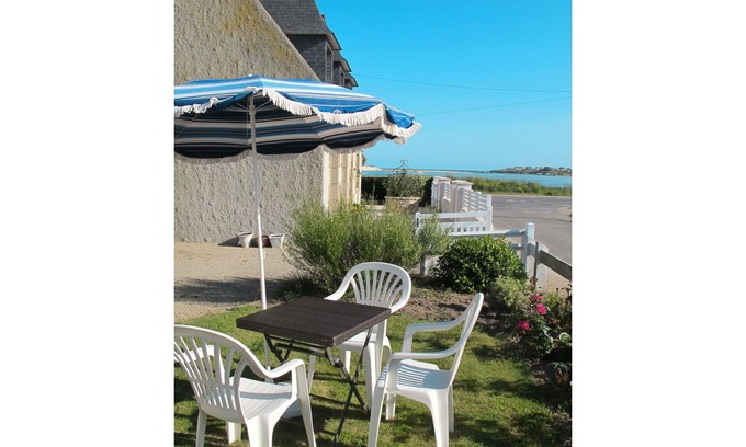 Plounevez-Lochrist House | Beautiful private villa for 3 people with WIFI, TV, terrace, pets allowed and parking
