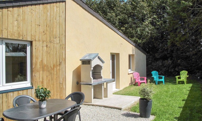 Le Mesnil House | Beautiful private villa for 6 guests with WIFI, TV, terrace and pets allowed