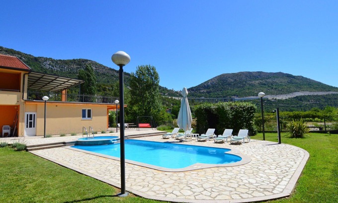 Dusina House | Beautiful private villa for 12 people with WIFI, private pool, A/C, hot tub, TV and terrace