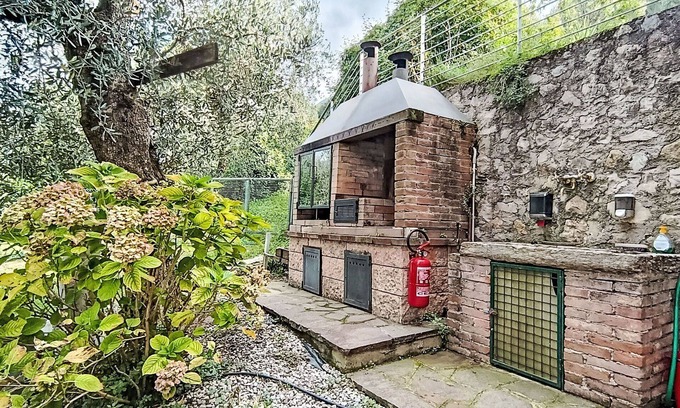 Malcesine Villa | Beautiful private villa for 4 people with WIFI, A/C, TV, patio and pets allowed