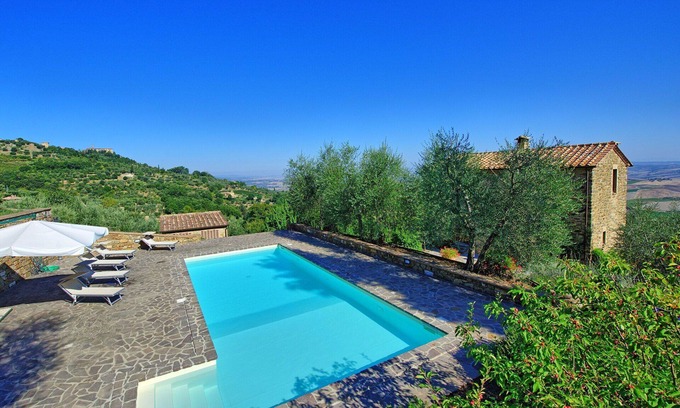 Montalcino Villa | Beautiful private villa for 8 people with private pool, WIFI, patio and panoramic view