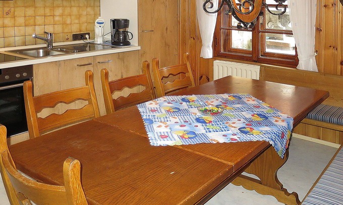 Strengen House | Beautiful private villa for 10 guests with TV, terrace and parking