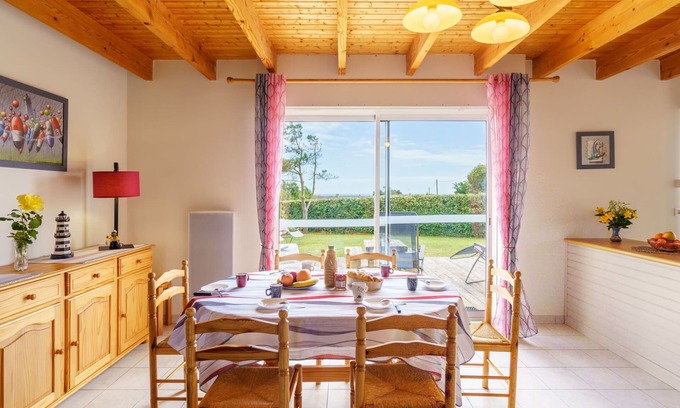 Primelin House | Beautiful private villa for 6 guests with TV, terrace and pets allowed